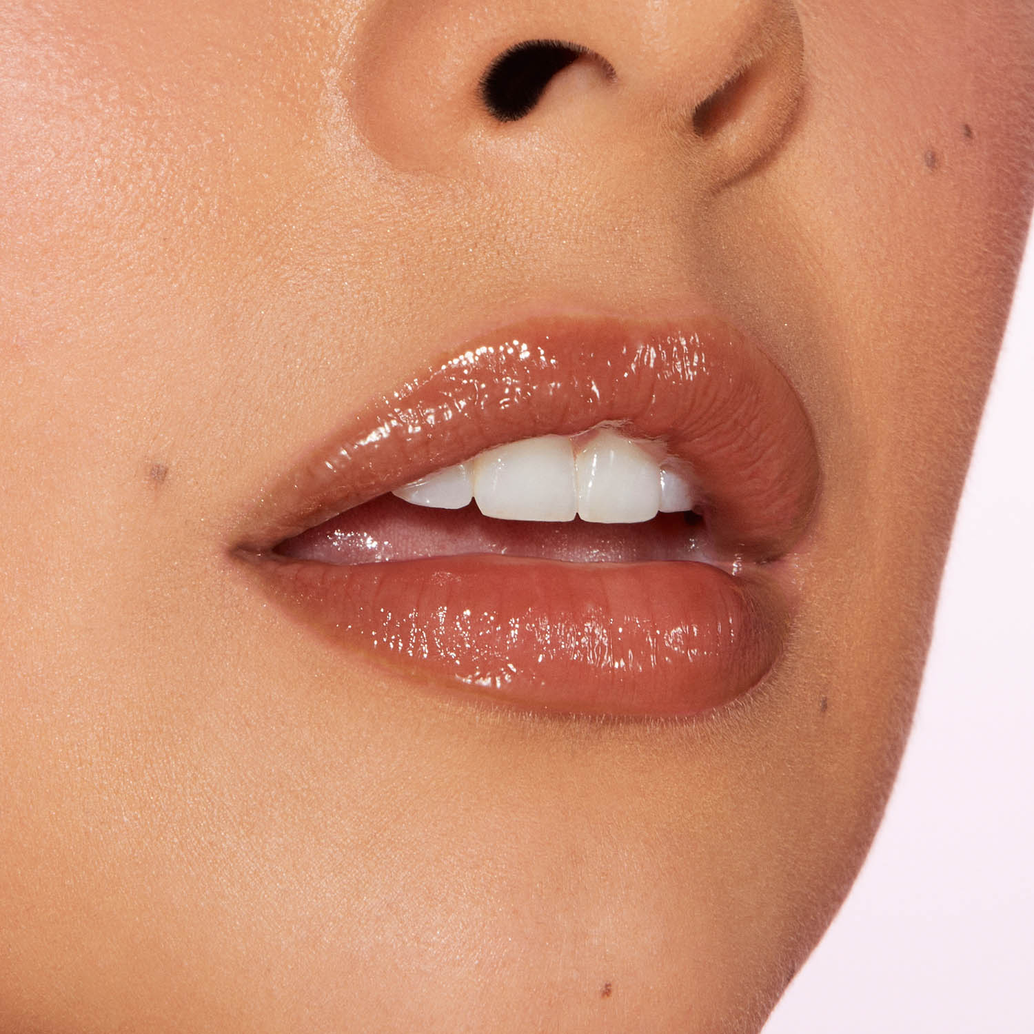 PILLOW BALM GLOSS LIP TREATMENT (BÁLSAMO HIDRATANTE PARA LABIOS)